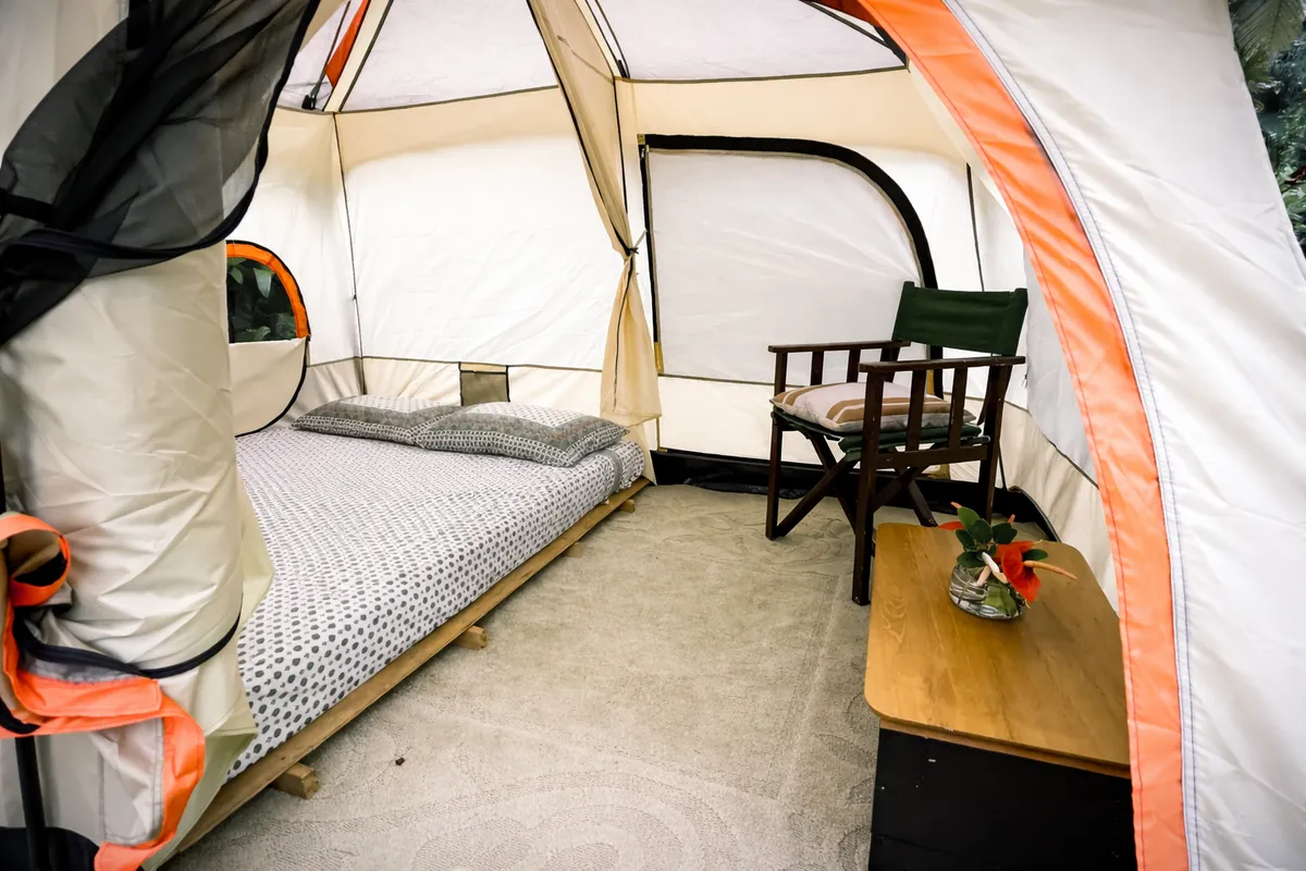 6 - Camping