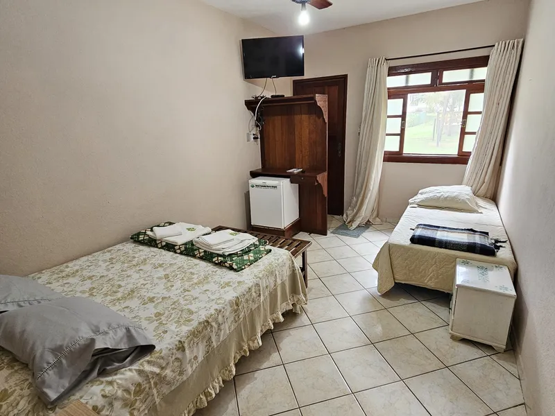 QUARTO 10 AR-CONDICIONADO