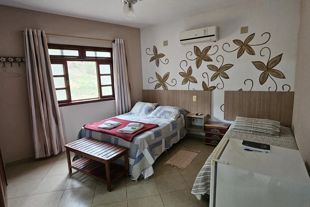 QUARTO 17 ADAPTADO COM AR-CONDICIONADO