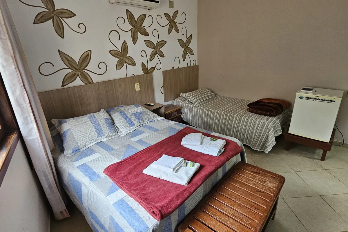 QUARTO 17 ADAPTADO COM AR-CONDICIONADO