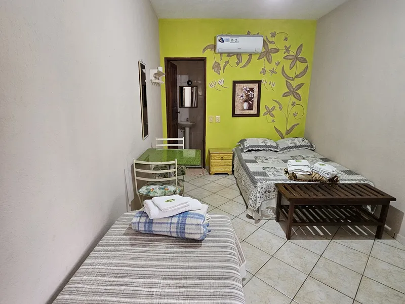 QUARTO 13 AR-CONDICIONADO