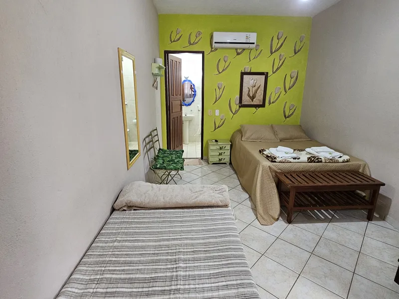 QUARTO 14 AR-CONDICIONADO