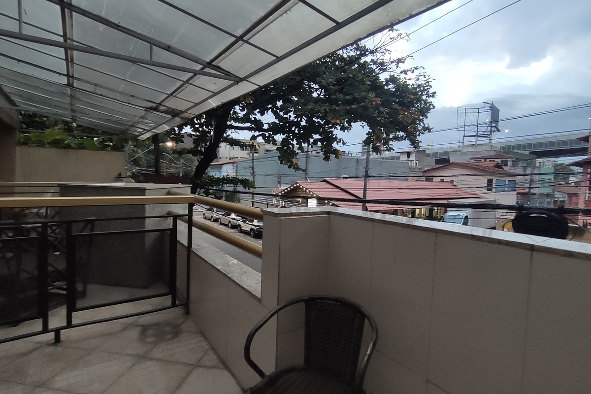 201 - Triplo com Varanda