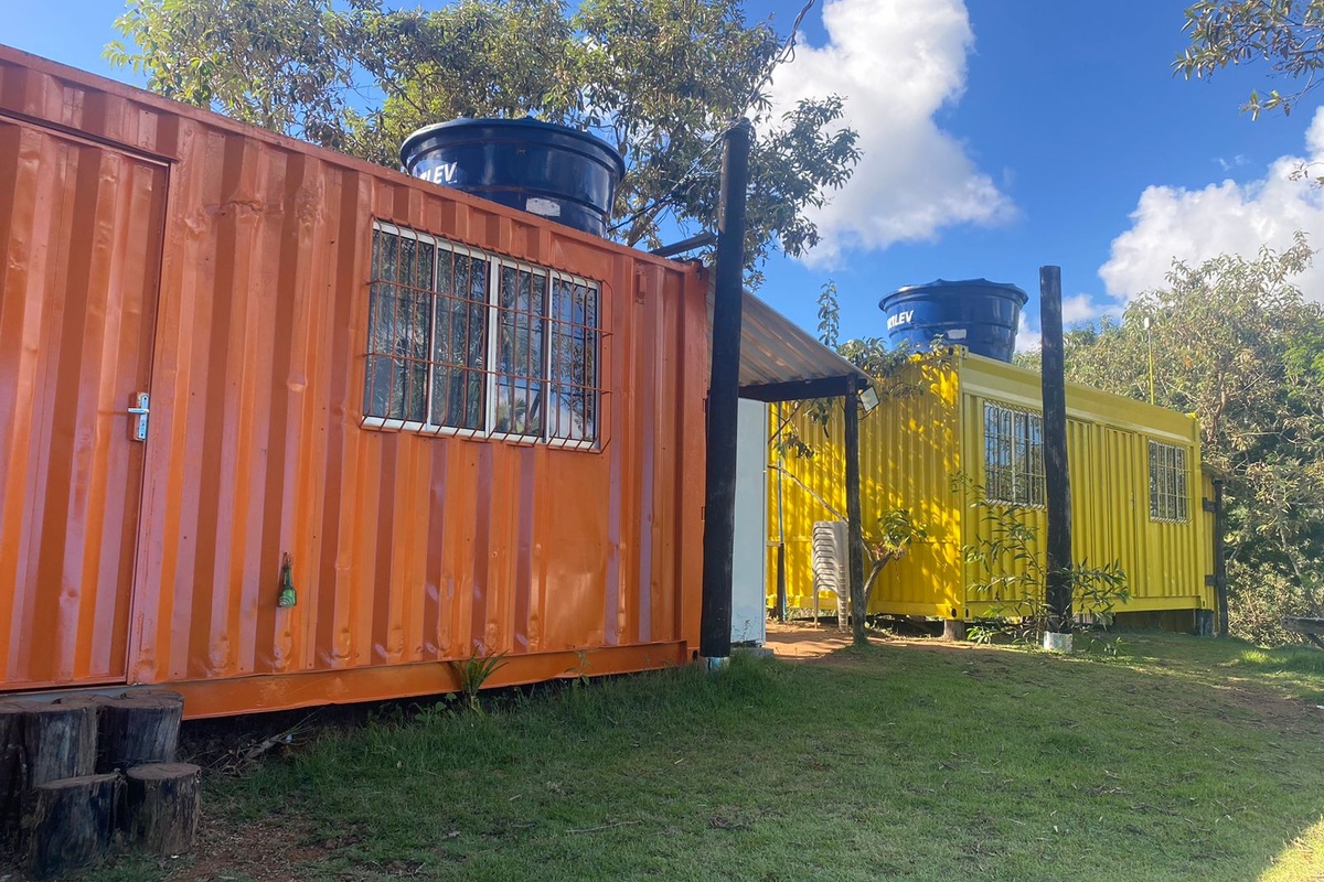 CONTAINER LAR. FAMILIA