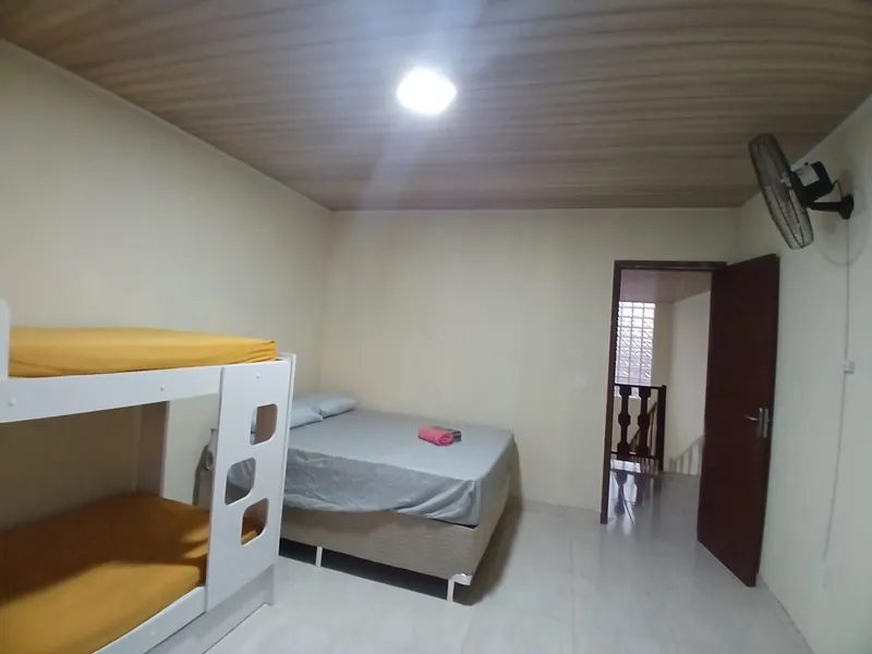 1 cama de casal + 1 triliche