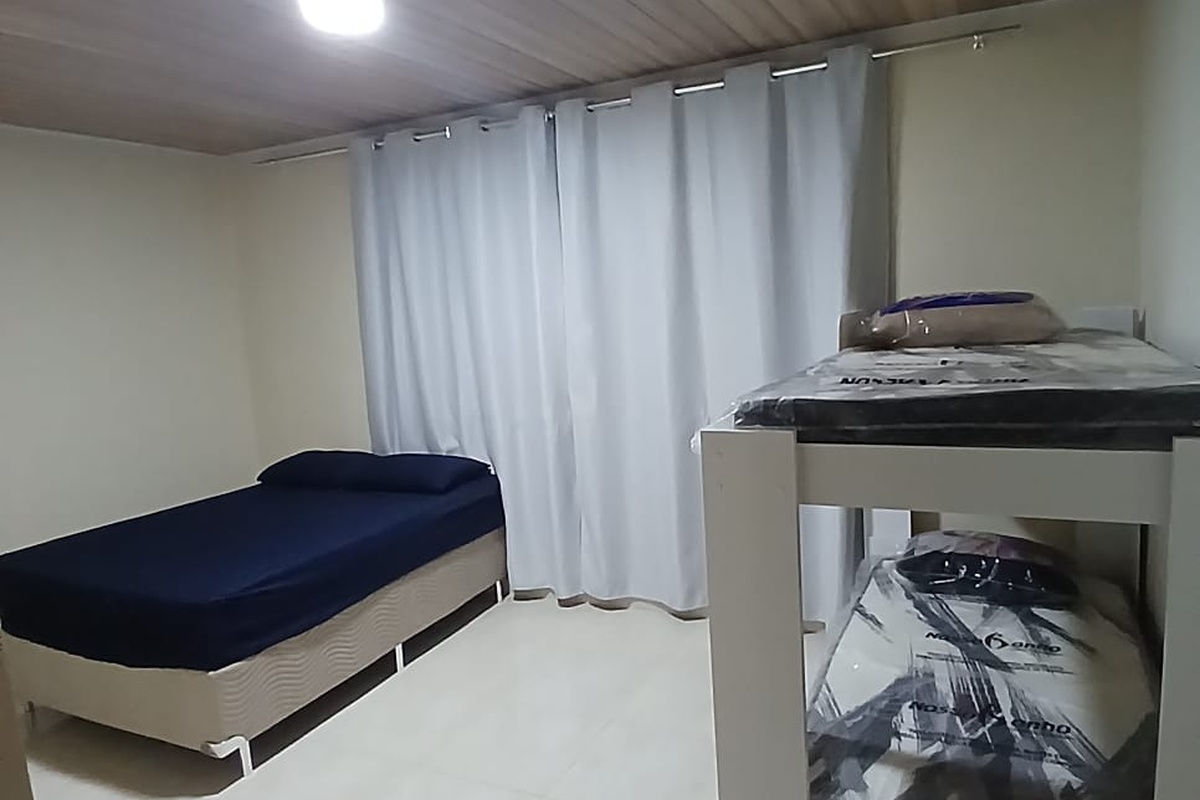 1 cama de casal + 1 triliche