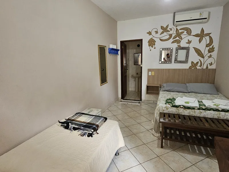 QUARTO 10 AR-CONDICIONADO