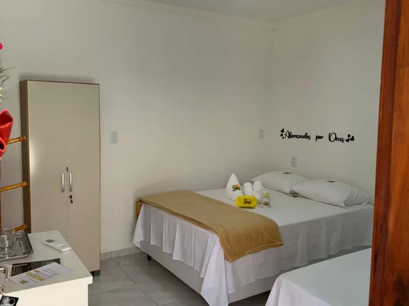 Quartos e outros locais da pousada