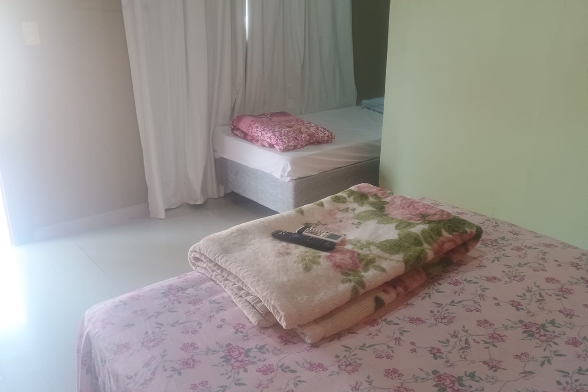 CASAL MAIS DUAS CAMAS