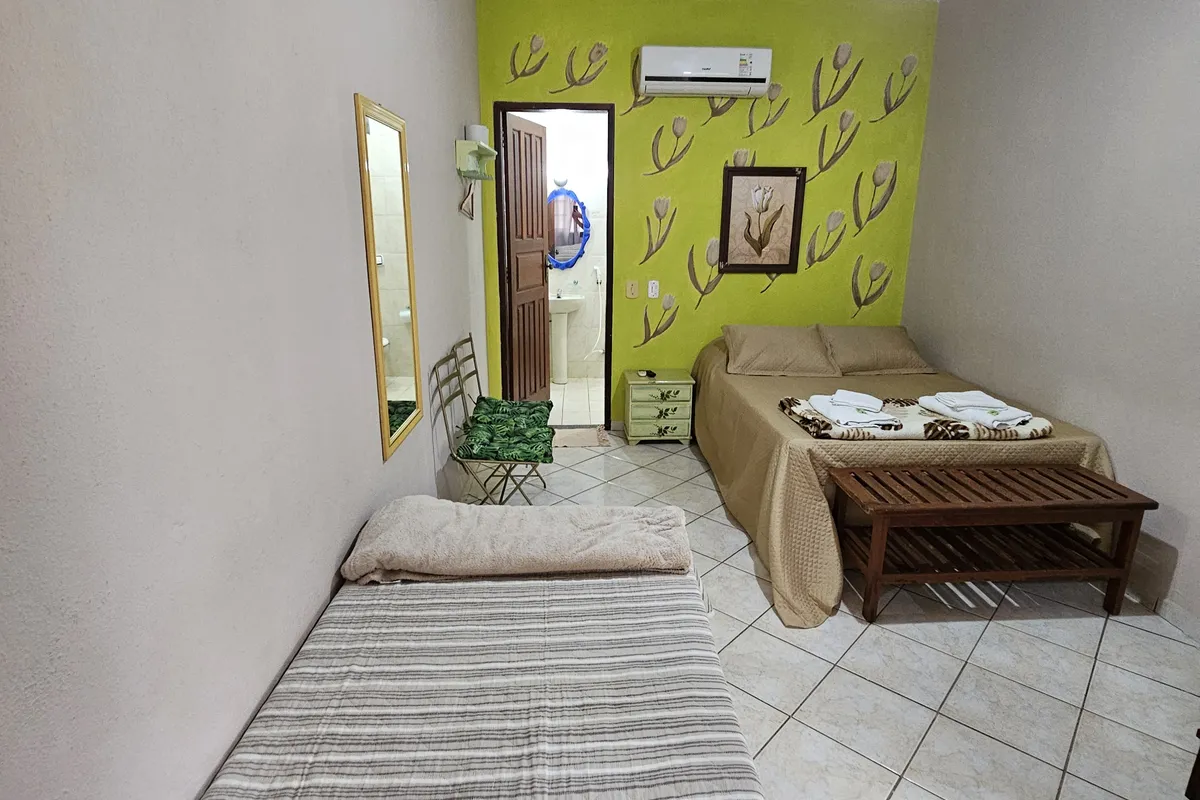 QUARTO 14 AR-CONDICIONADO
