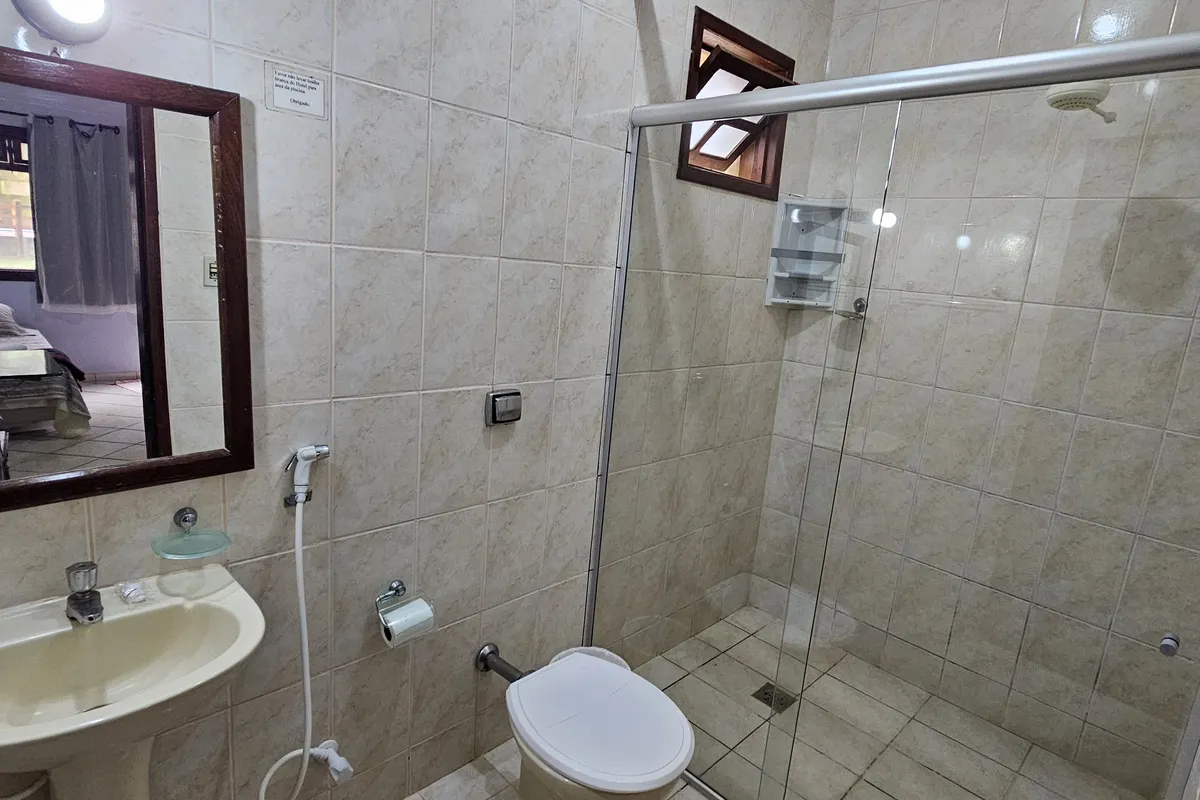 QUARTO 12 AR-CONDICIONADO