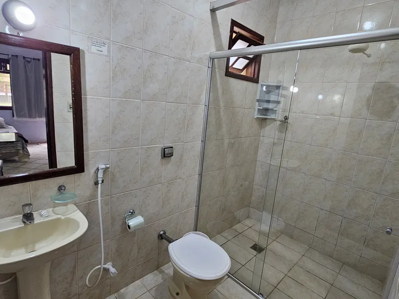 QUARTO 12 AR-CONDICIONADO