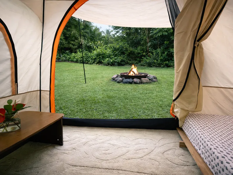 6 - Camping