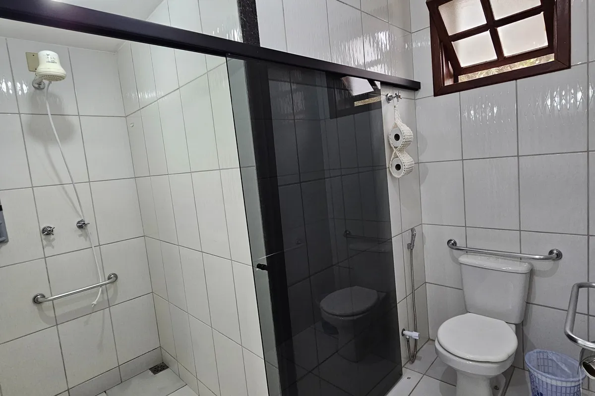 QUARTO 17 ADAPTADO COM AR-CONDICIONADO