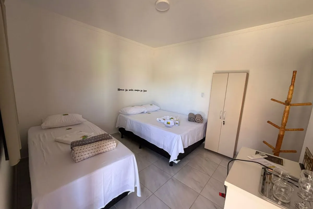 Quartos e outros locais da pousada