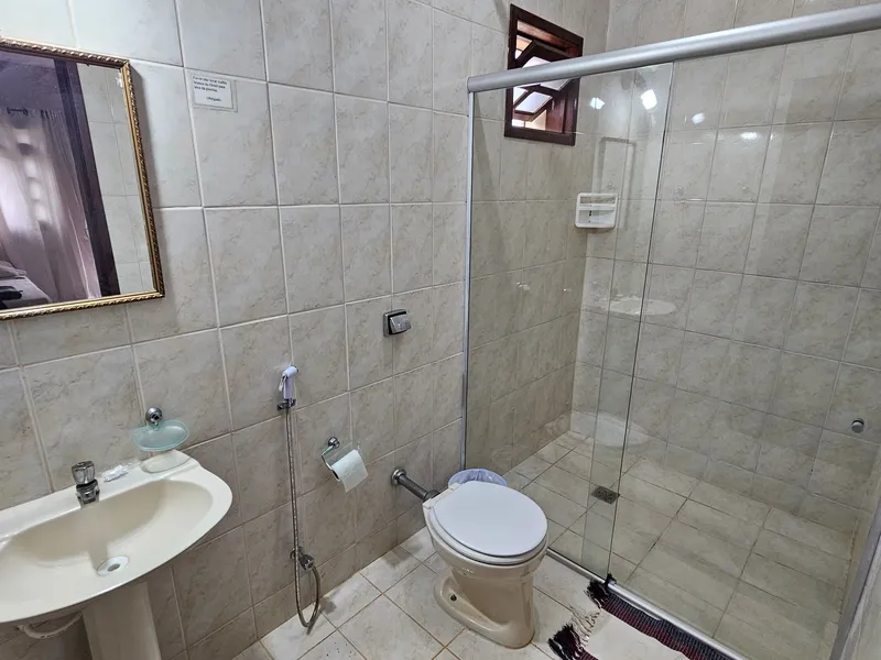 QUARTO 10 AR-CONDICIONADO