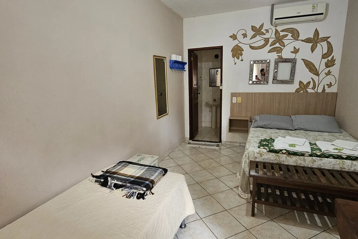 QUARTO 10 AR-CONDICIONADO