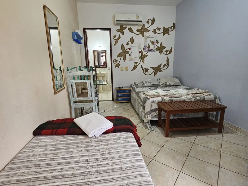 QUARTO 12 AR-CONDICIONADO