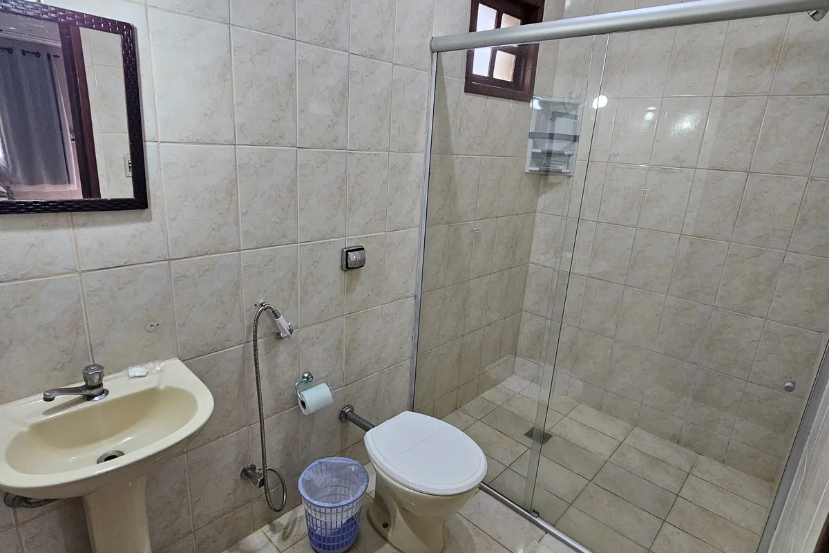 QUARTO 11 AR-CONDICIONADO