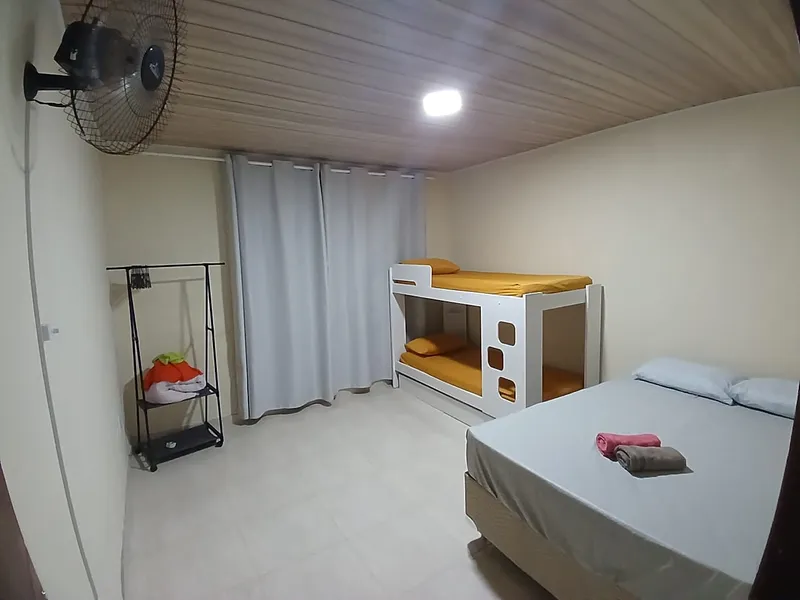 1 cama de casal + 1 triliche