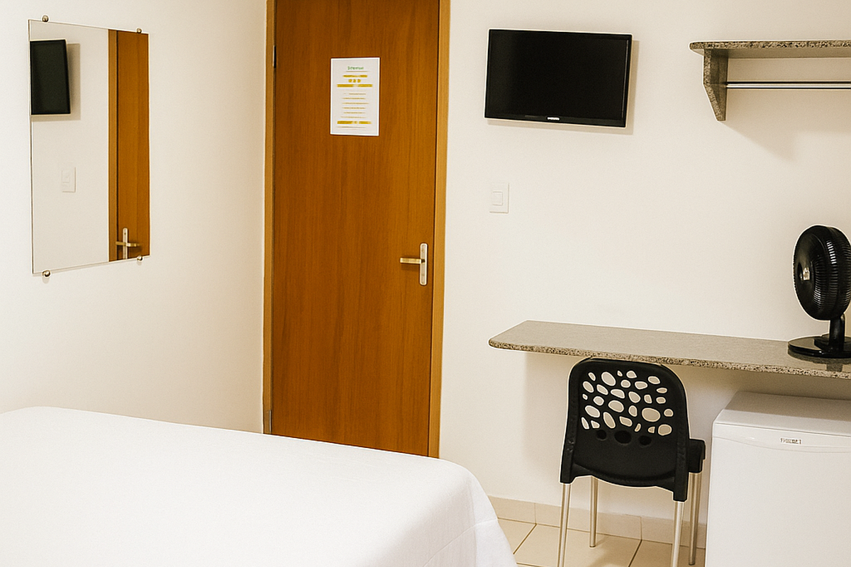 Casal com ventilador