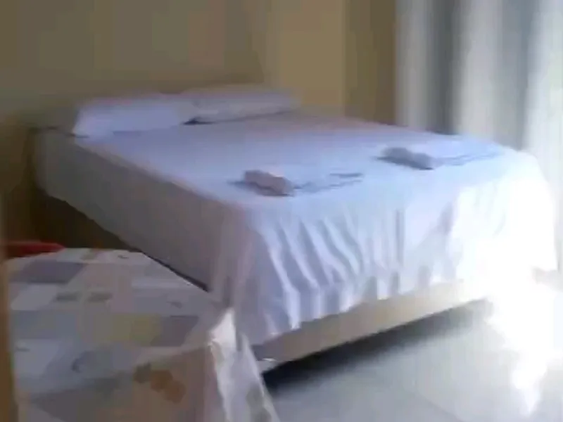 1 cama de casal + 1 triliche