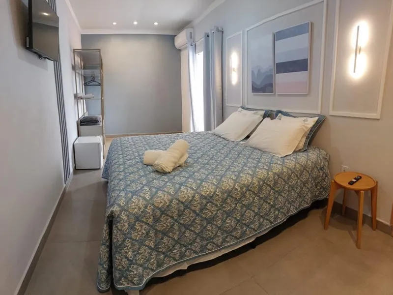 Suíte com cama queen-size e varanda