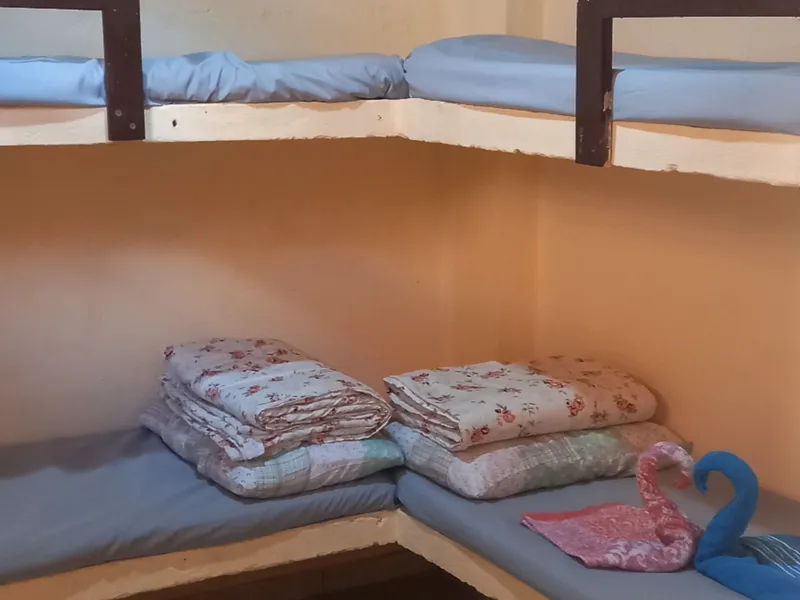 Cama de solteiro beliche de alvenaria