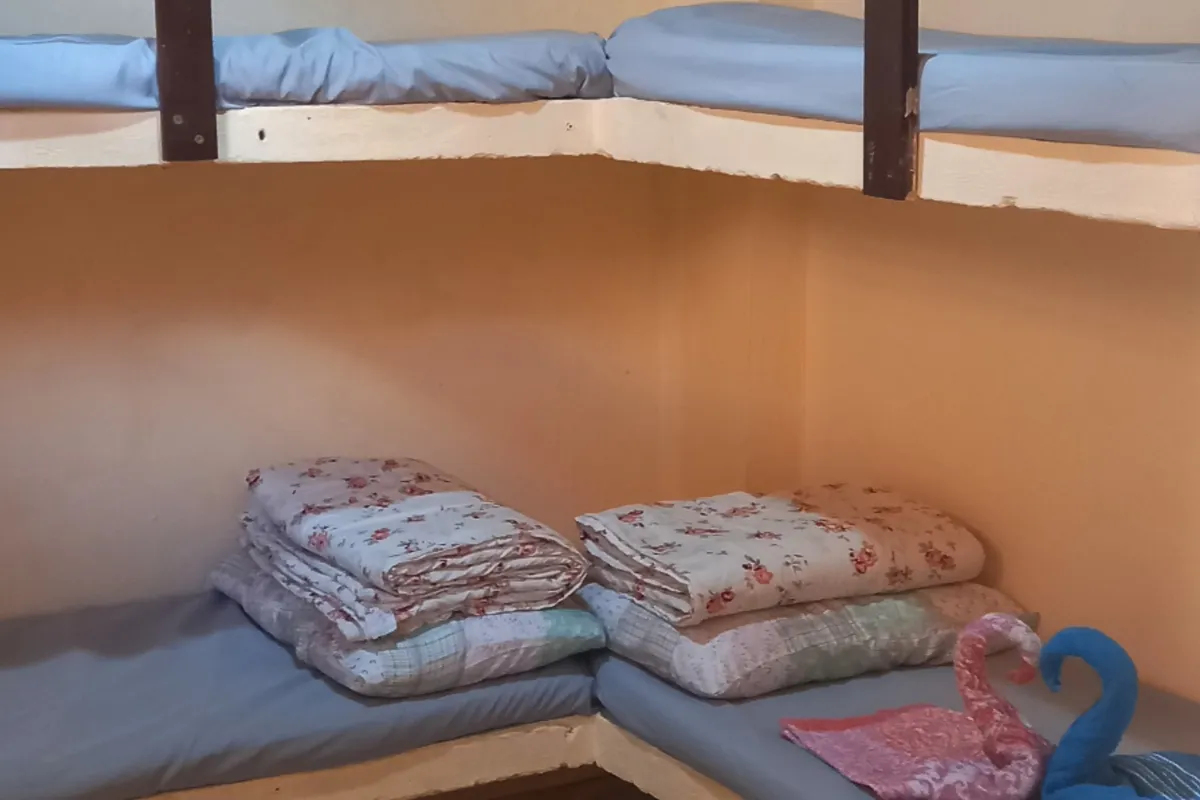 Cama de solteiro beliche de alvenaria