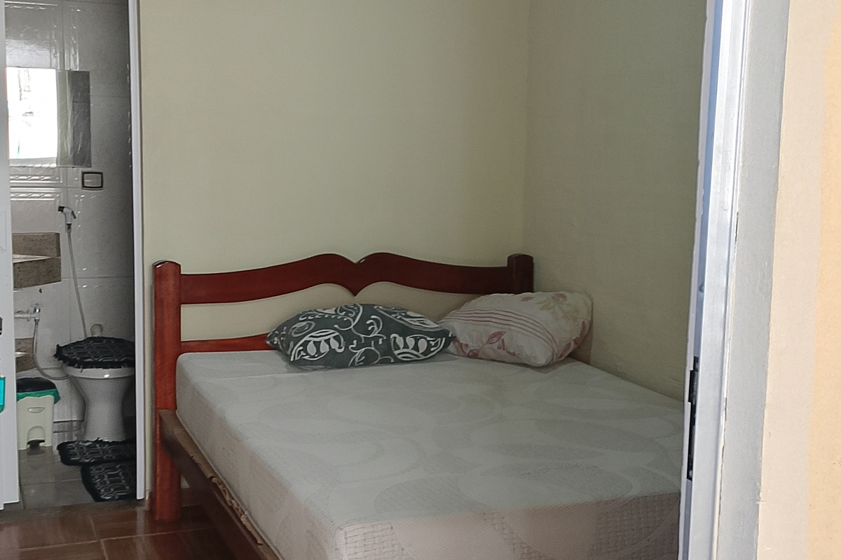 Cama casal + banheiro (Q7)
