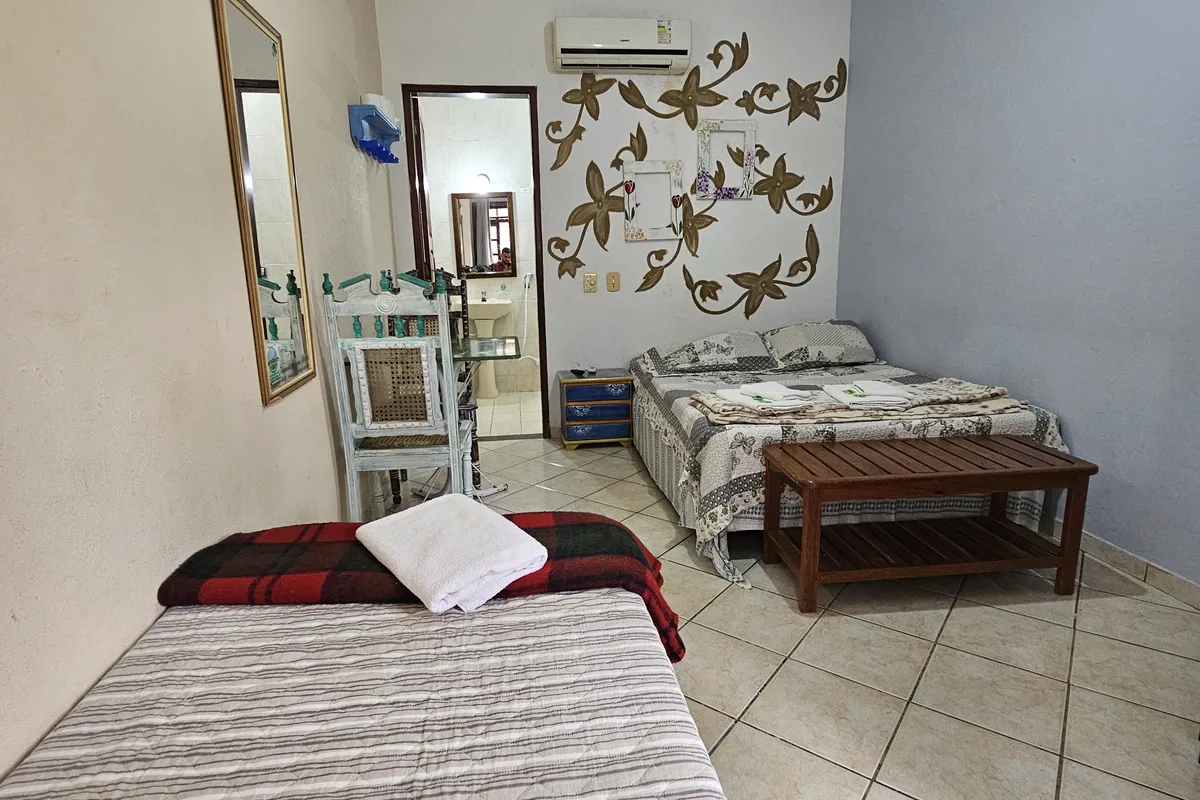 QUARTO 12 AR-CONDICIONADO