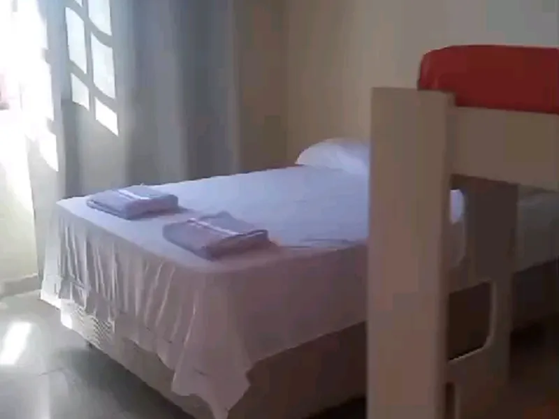 1 cama de casal + 1 triliche