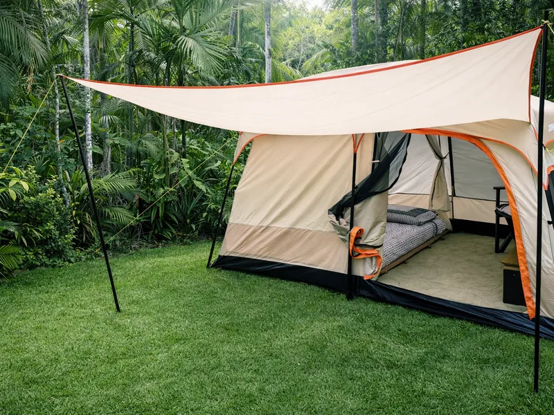 6 - Camping