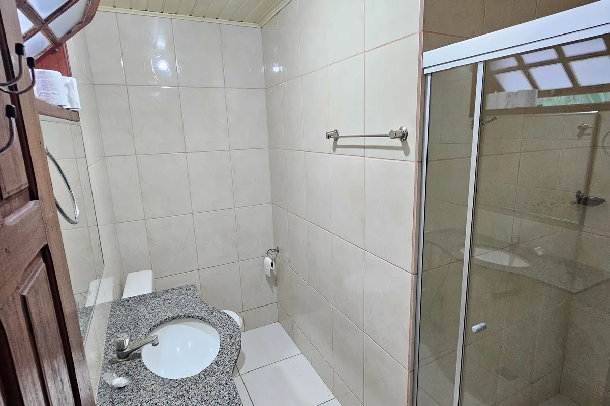 QUARTO 18 AR-CONDICIONADO