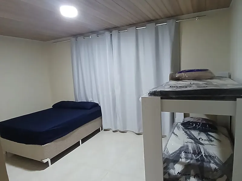 1 cama de casal + 1 triliche