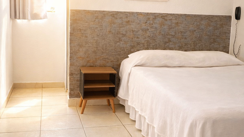 Casal com ventilador