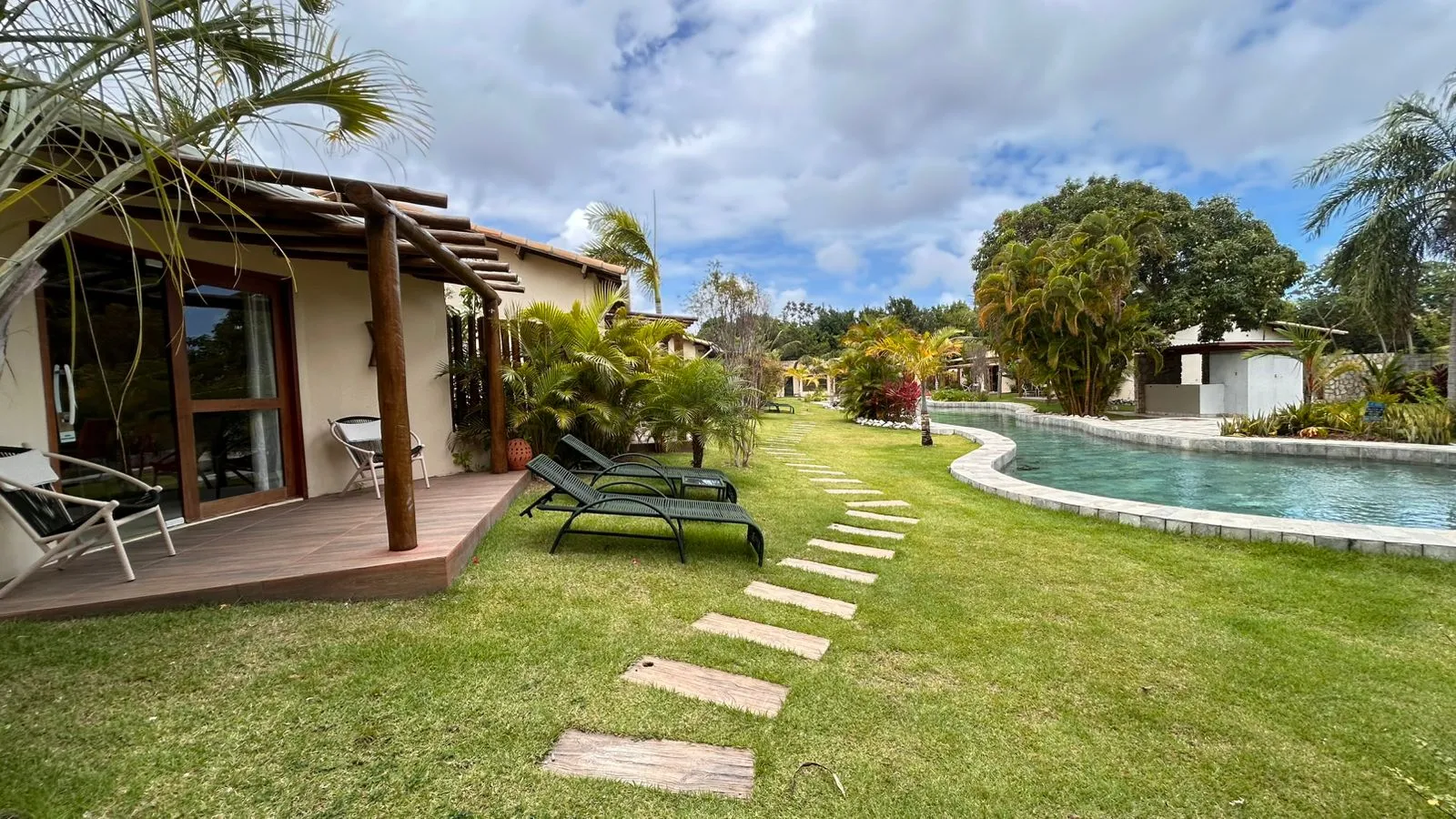 La Belle Hotel Lago azul