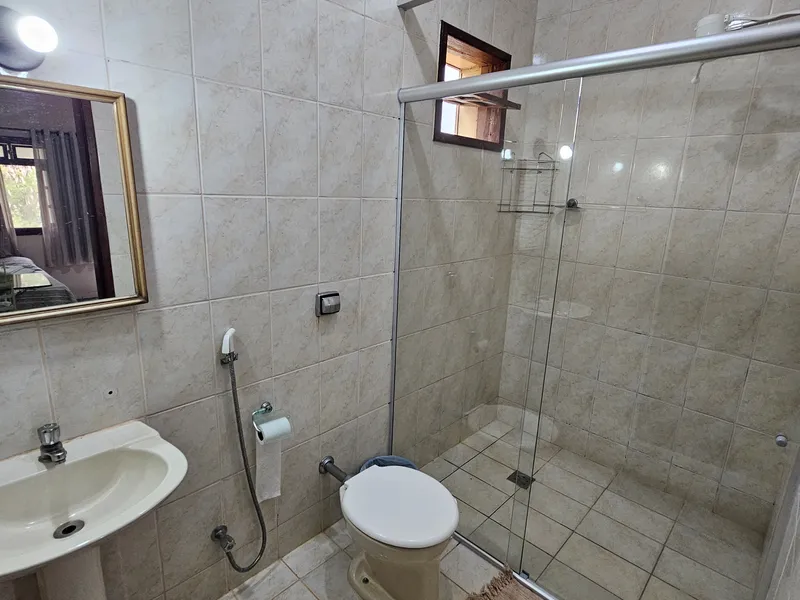 QUARTO 13 AR-CONDICIONADO