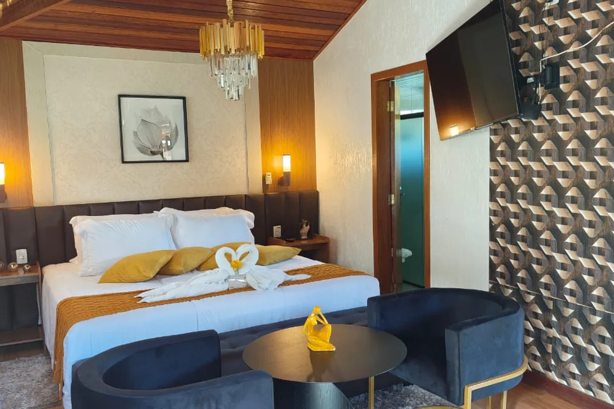 LUXO COM HIDROMASSAGEM