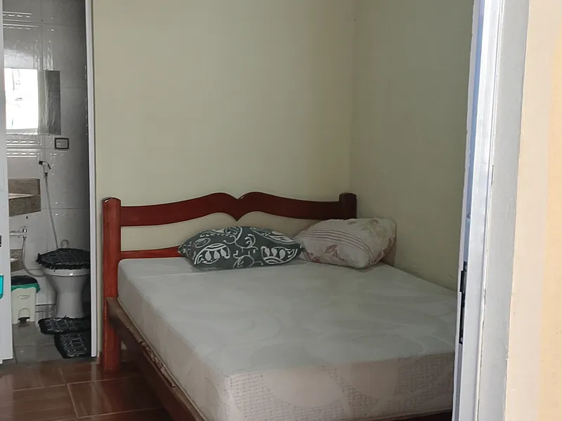 Cama casal + banheiro (Q7)