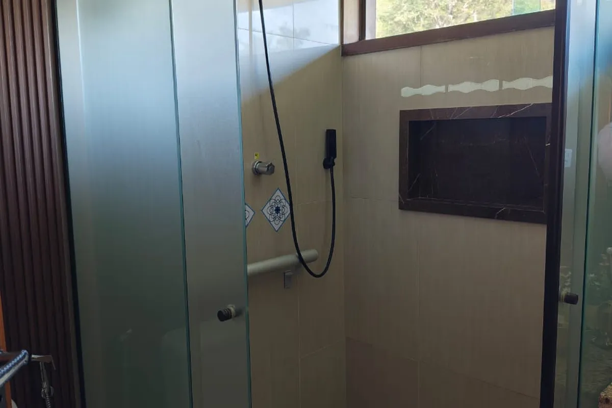 LUXO COM HIDROMASSAGEM