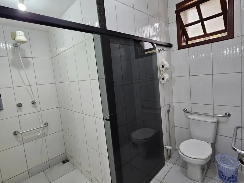 QUARTO 17 ADAPTADO COM AR-CONDICIONADO
