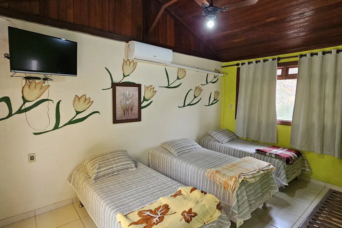 QUARTO 18 AR-CONDICIONADO