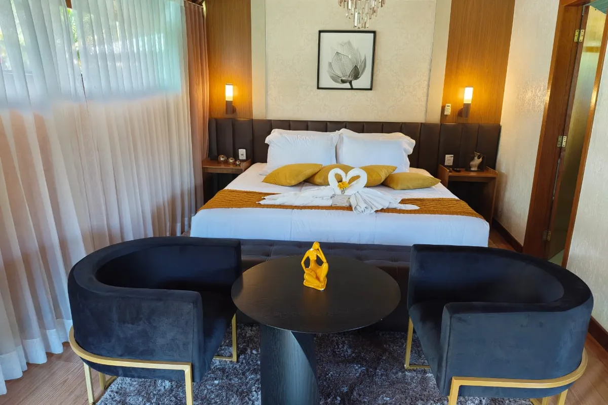LUXO COM HIDROMASSAGEM