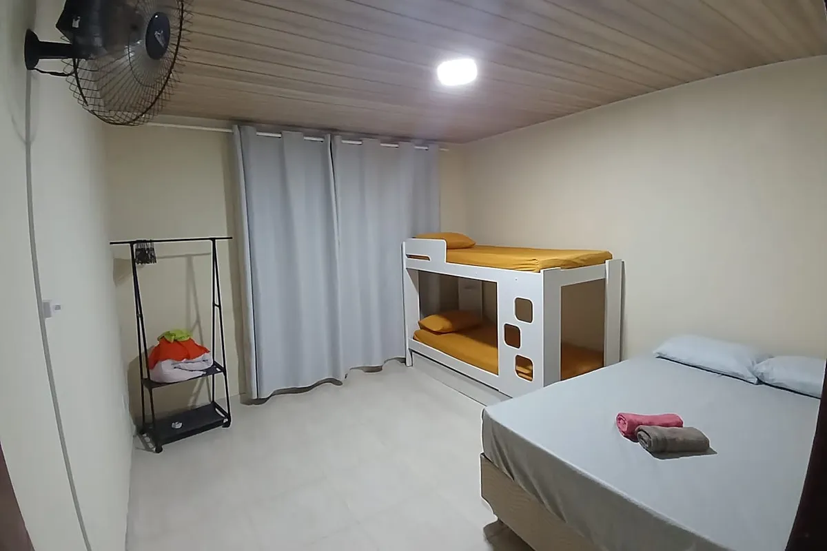 1 cama de casal + 1 triliche