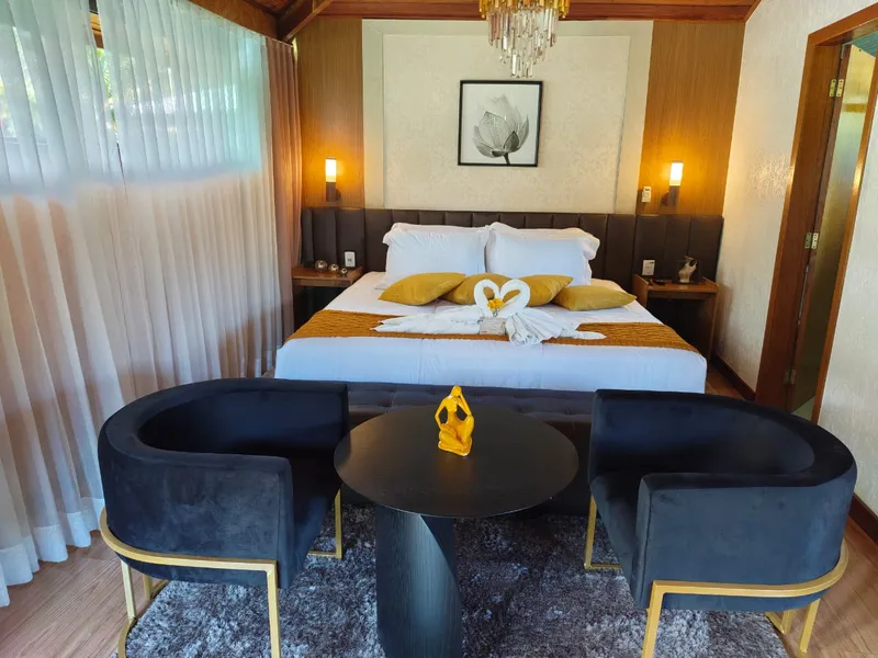 LUXO COM HIDROMASSAGEM