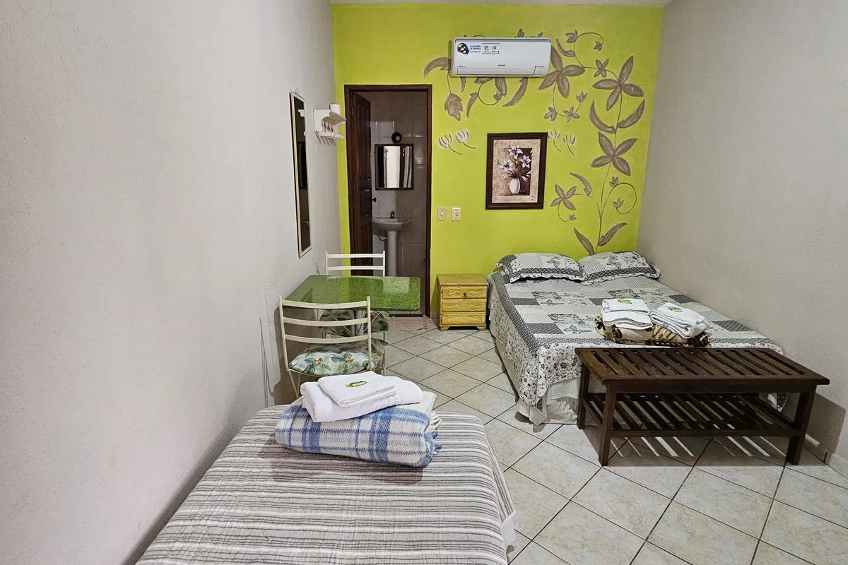 QUARTO 13 AR-CONDICIONADO