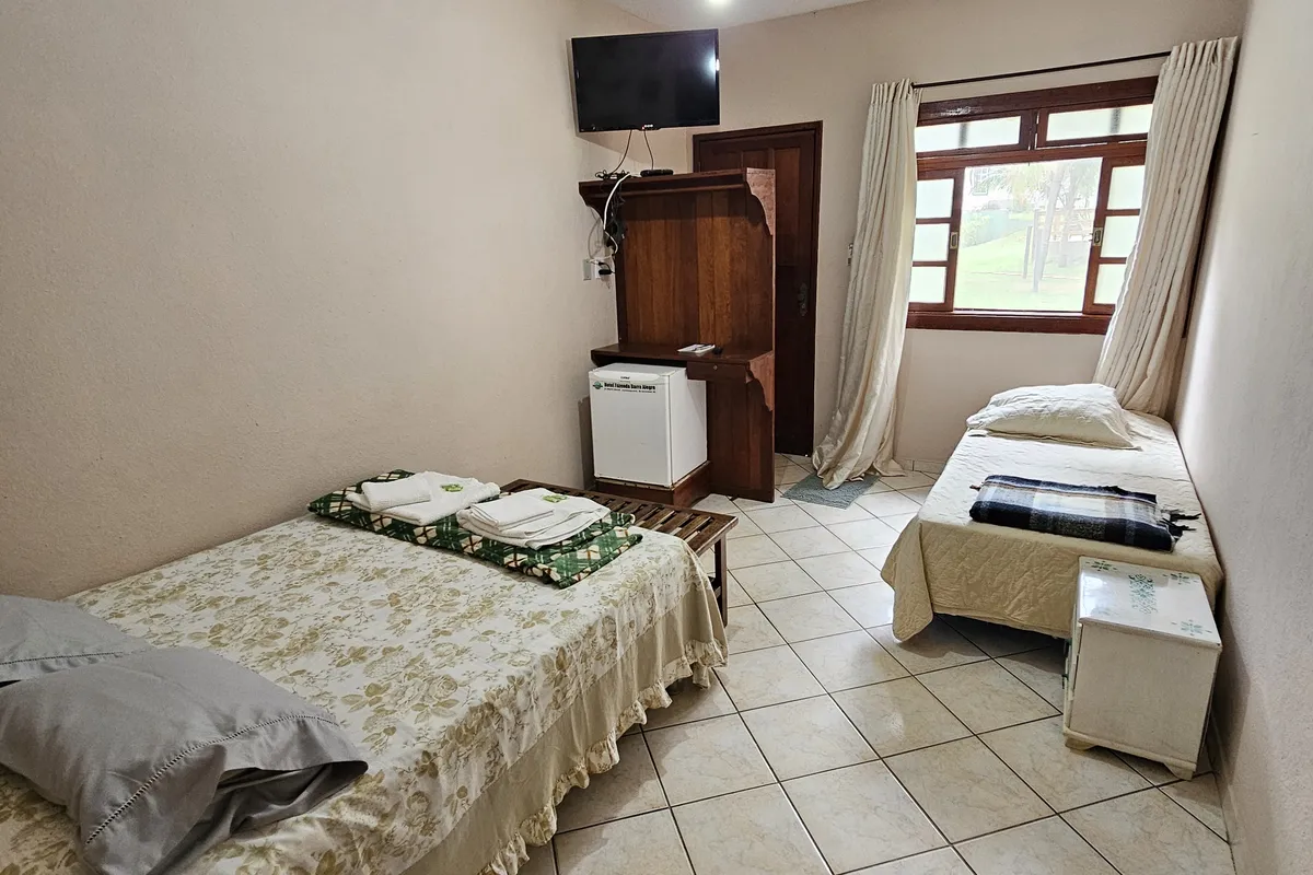 QUARTO 10 AR-CONDICIONADO