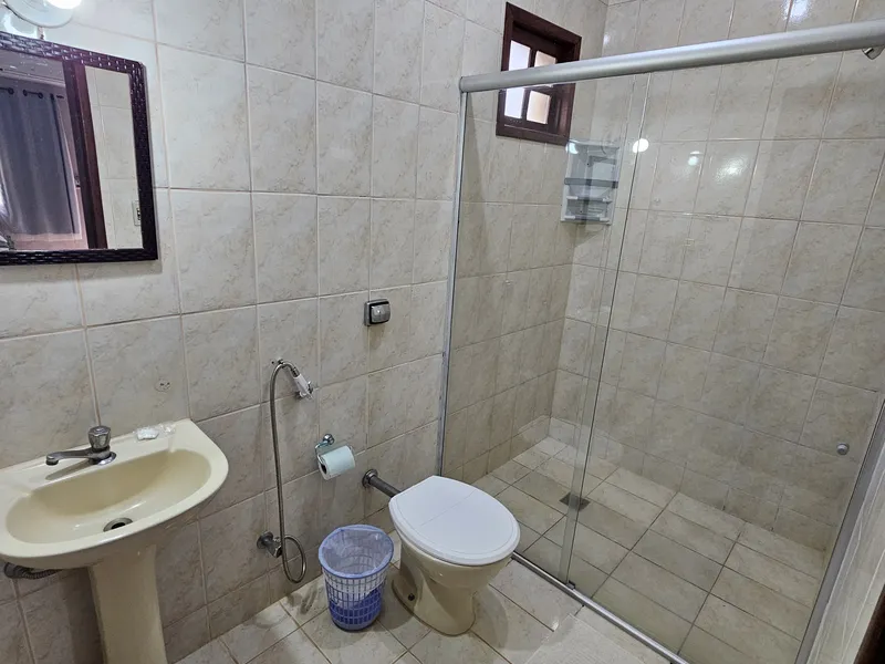 QUARTO 11 AR-CONDICIONADO