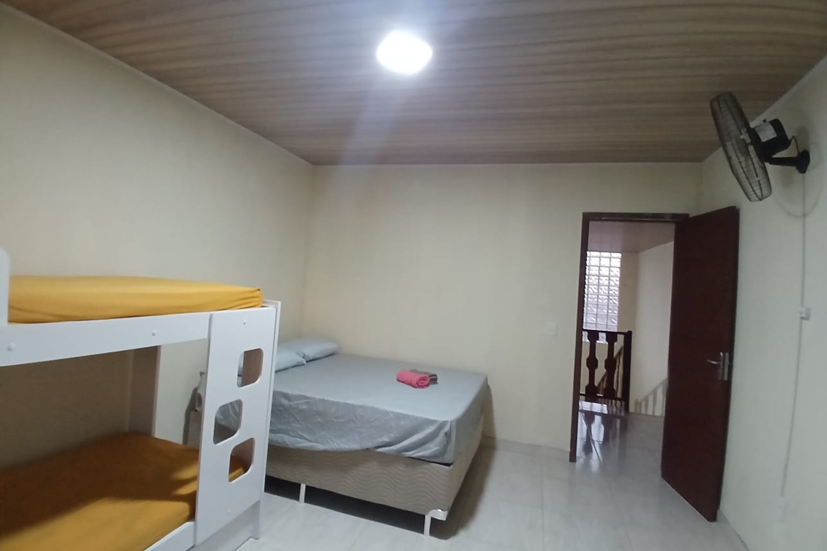 1 cama de casal + 1 triliche